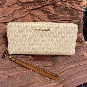 Michael Kors Cream Wristlet Wallet